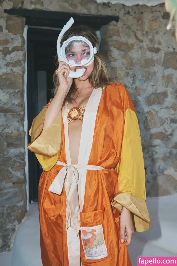 Maia Mitchell Onlyfans Photo Gallery 