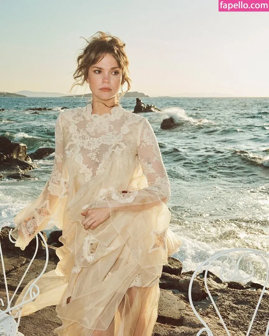 Maia Mitchell Onlyfans Photo Gallery 