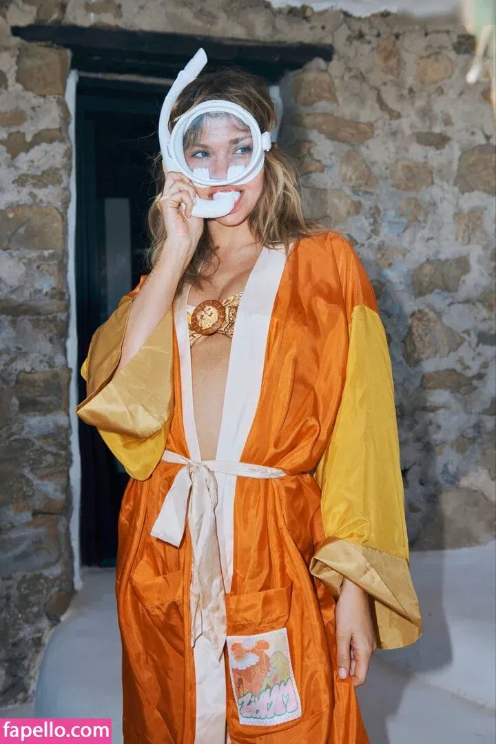 Maia Mitchell Onlyfans Photo Gallery 