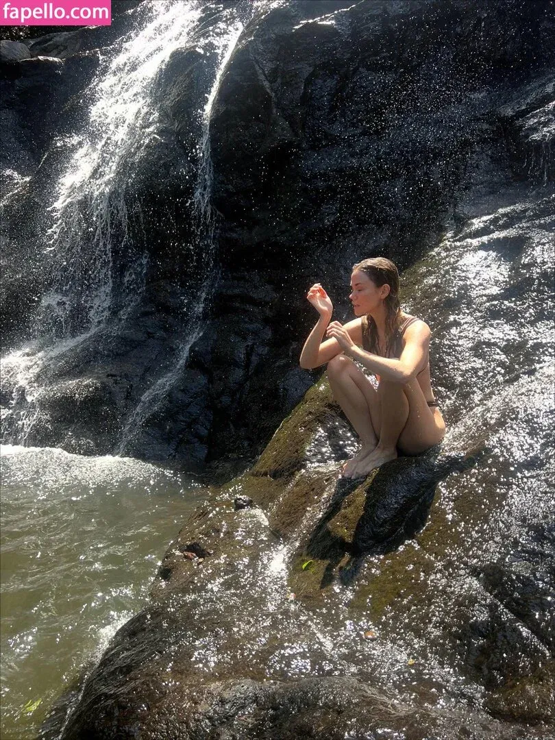 Maia Mitchell Onlyfans Photo Gallery 