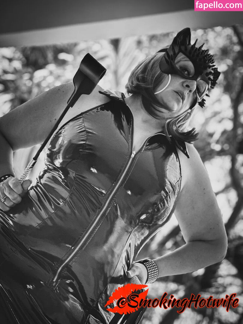 smokinghotwife Onlyfans Photo Gallery 