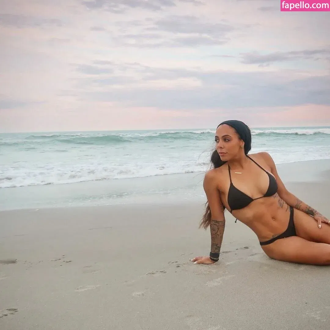 Sydney Leroux Onlyfans Photo Gallery 