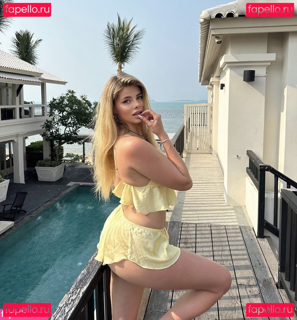 Larissa Neumann Nude Onlyfans Photo 15