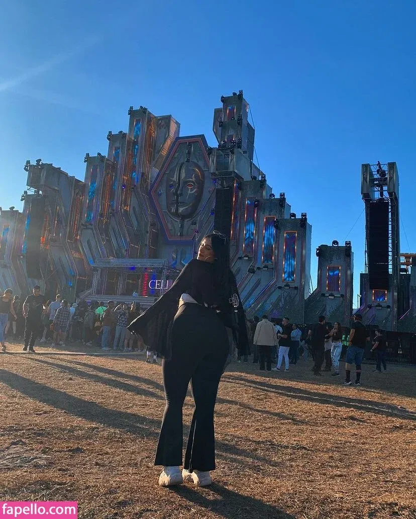 baelib Onlyfans Photo Gallery 