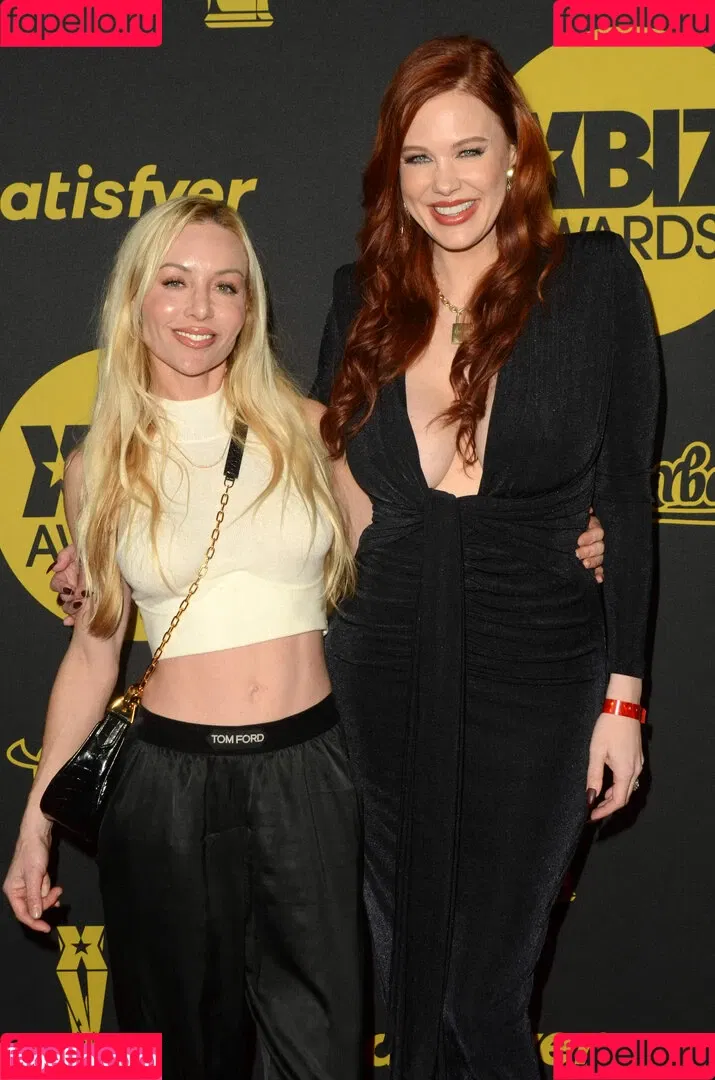 Maitland Ward Onlyfans Photo Gallery 