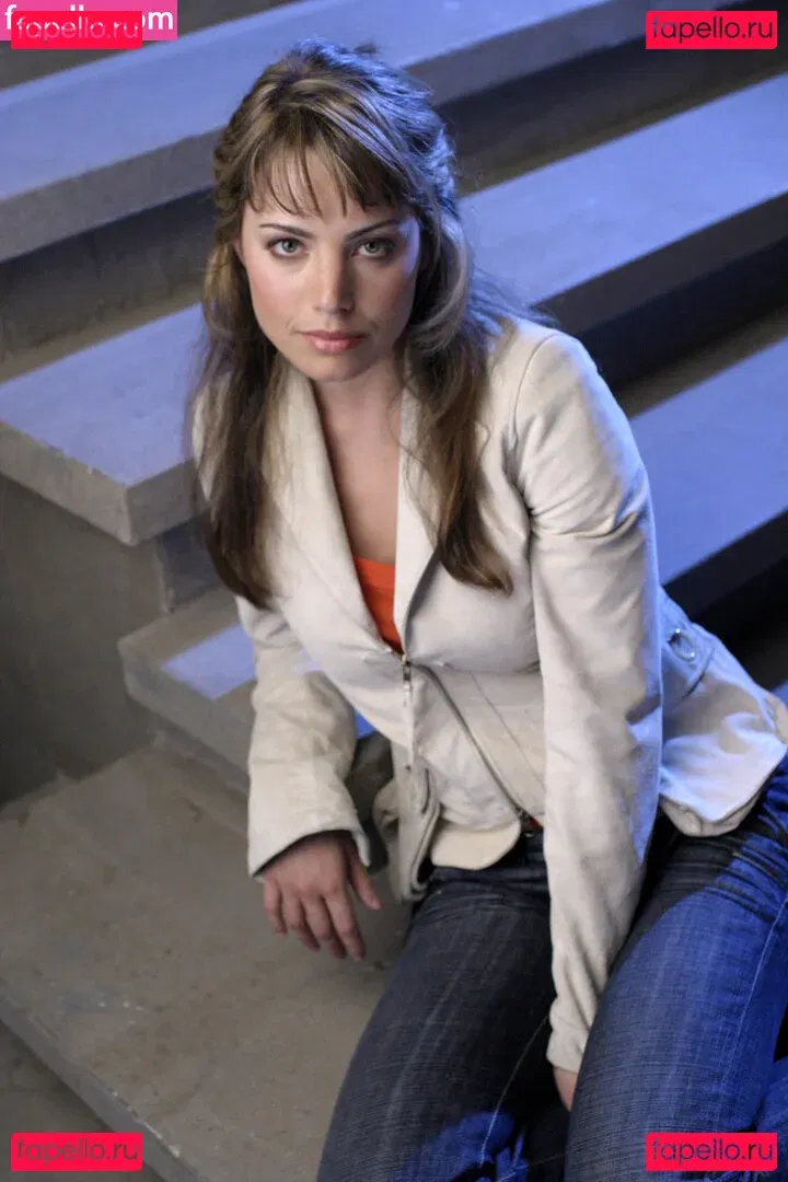 Erica Durance Onlyfans Photo Gallery 