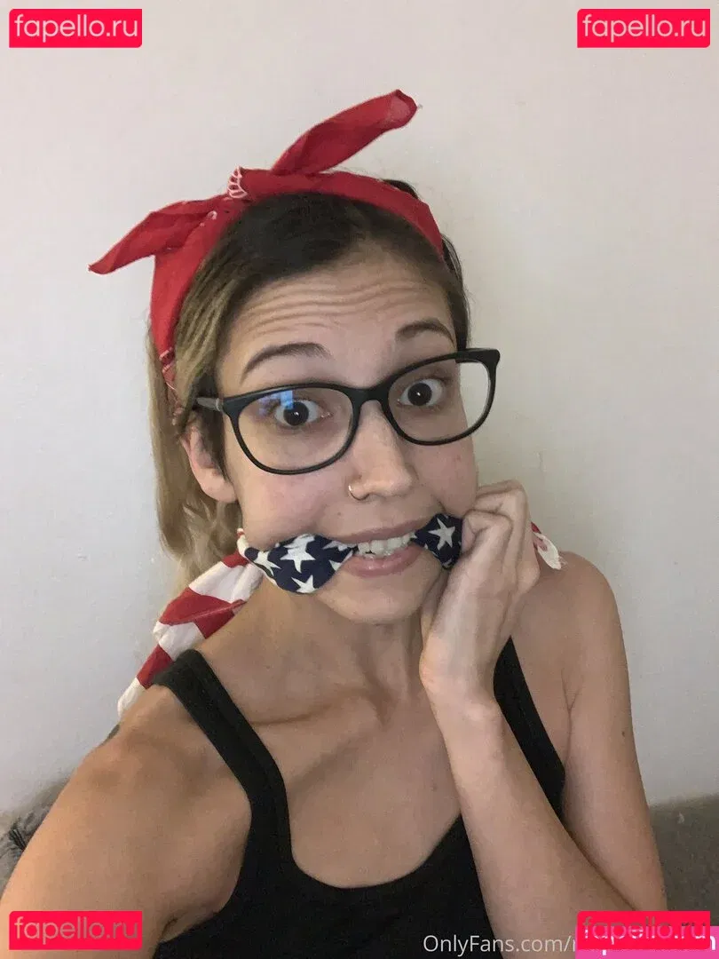 realgarnetrose Onlyfans Photo Gallery 