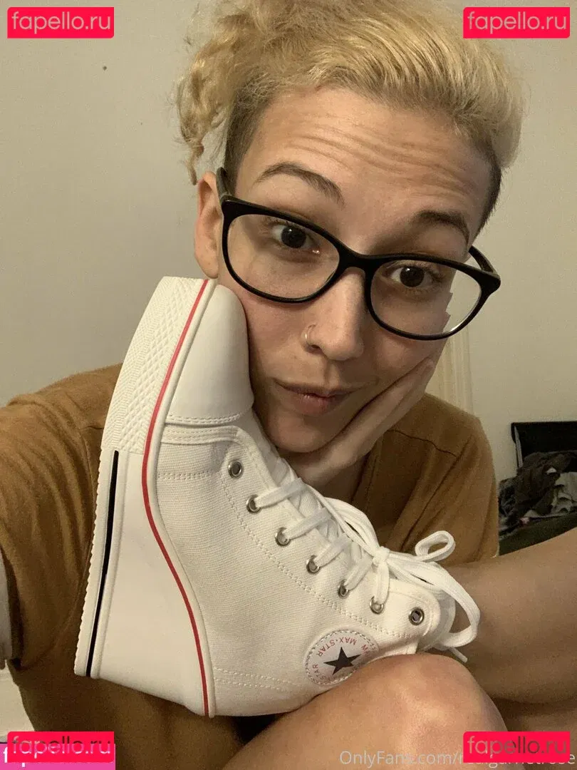 realgarnetrose Onlyfans Photo Gallery 