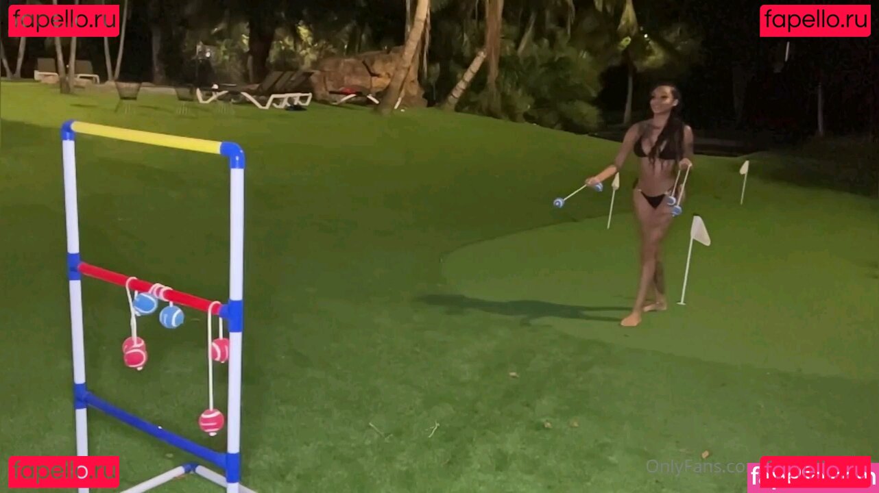 therealyellaa Nude Onlyfans Photo 23