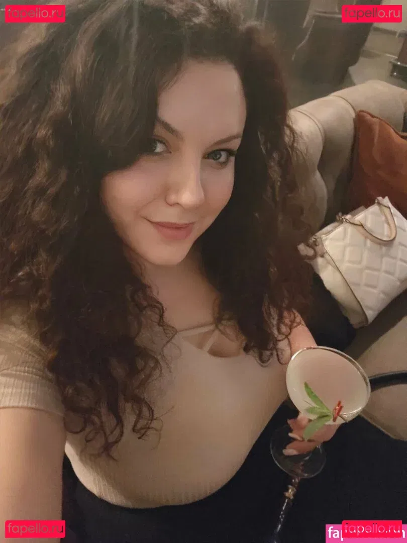 Sofia Curly Onlyfans Photo Gallery 