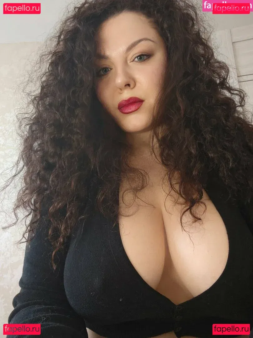 Sofia Curly Onlyfans Photo Gallery 