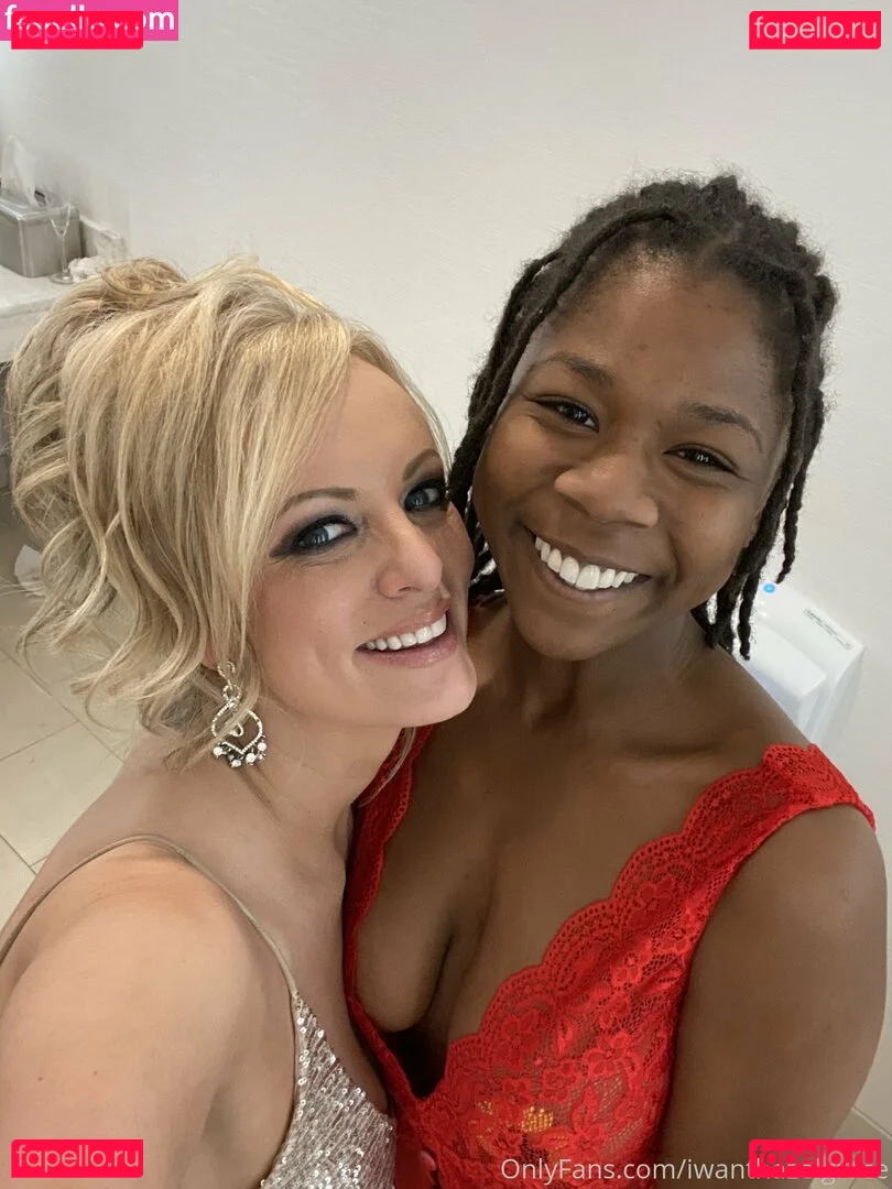 iwanthazelgrace Onlyfans Photo Gallery 