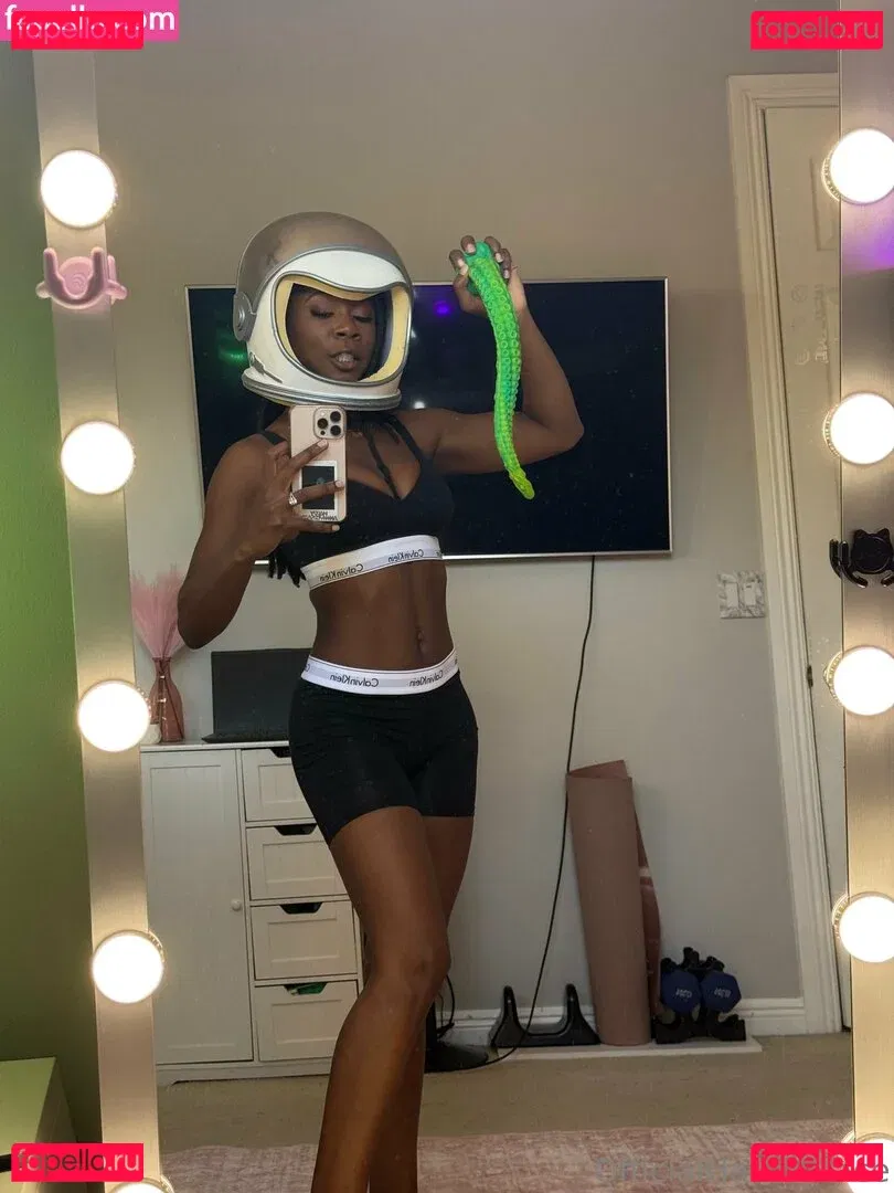 iwanthazelgrace Onlyfans Photo Gallery 