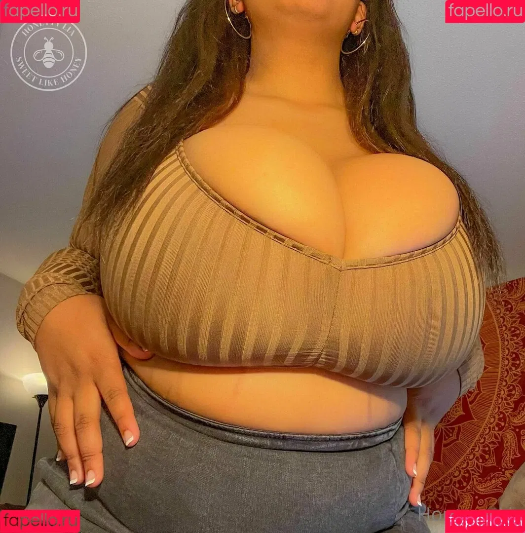 misshoneymia Onlyfans Photo Gallery 