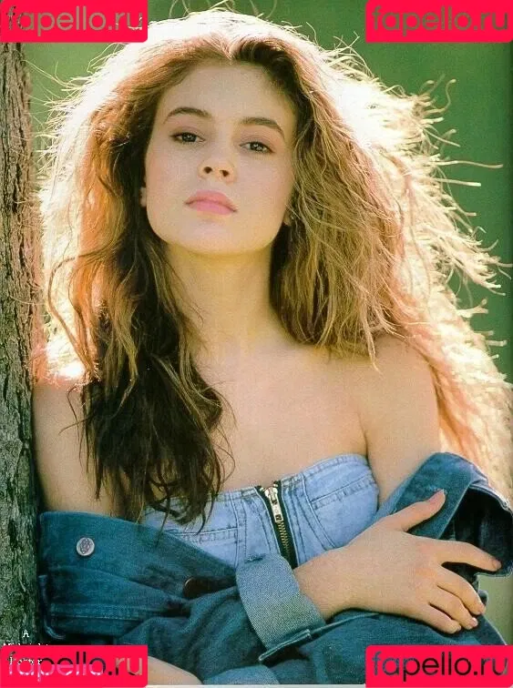Alyssa Milano Onlyfans Photo Gallery 