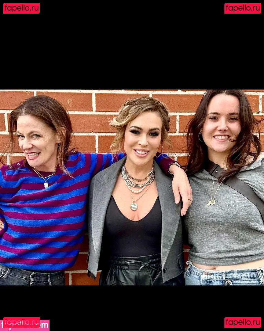 Alyssa Milano Onlyfans Photo Gallery 