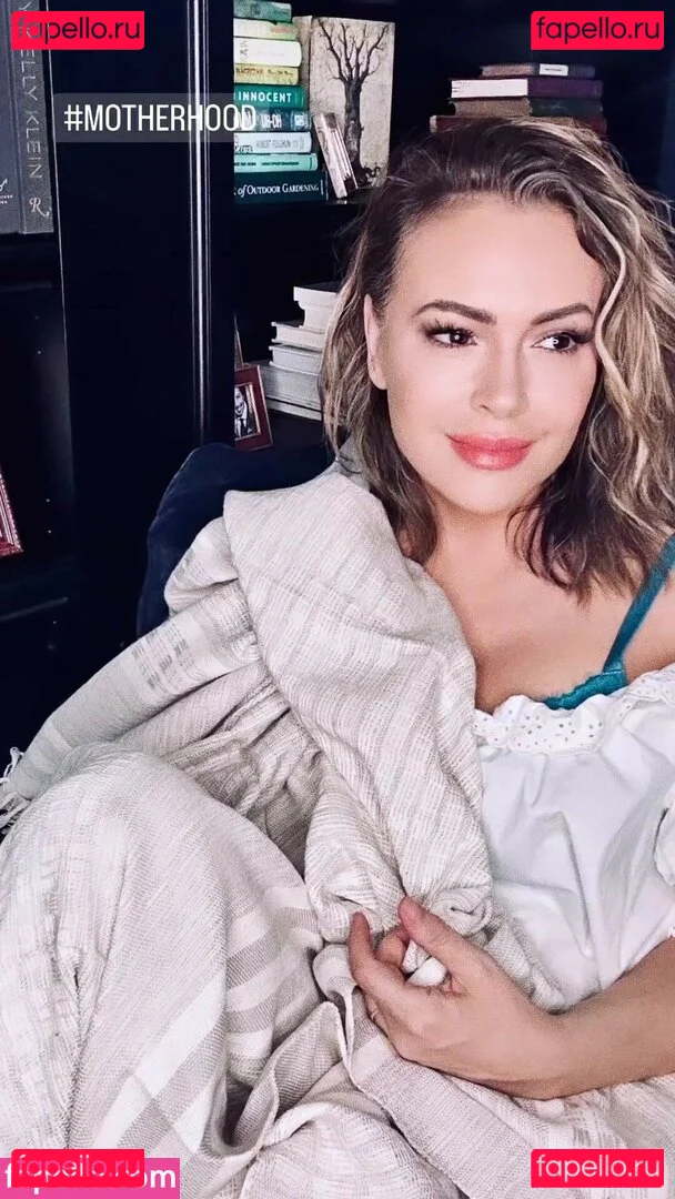 Alyssa Milano Onlyfans Photo Gallery 
