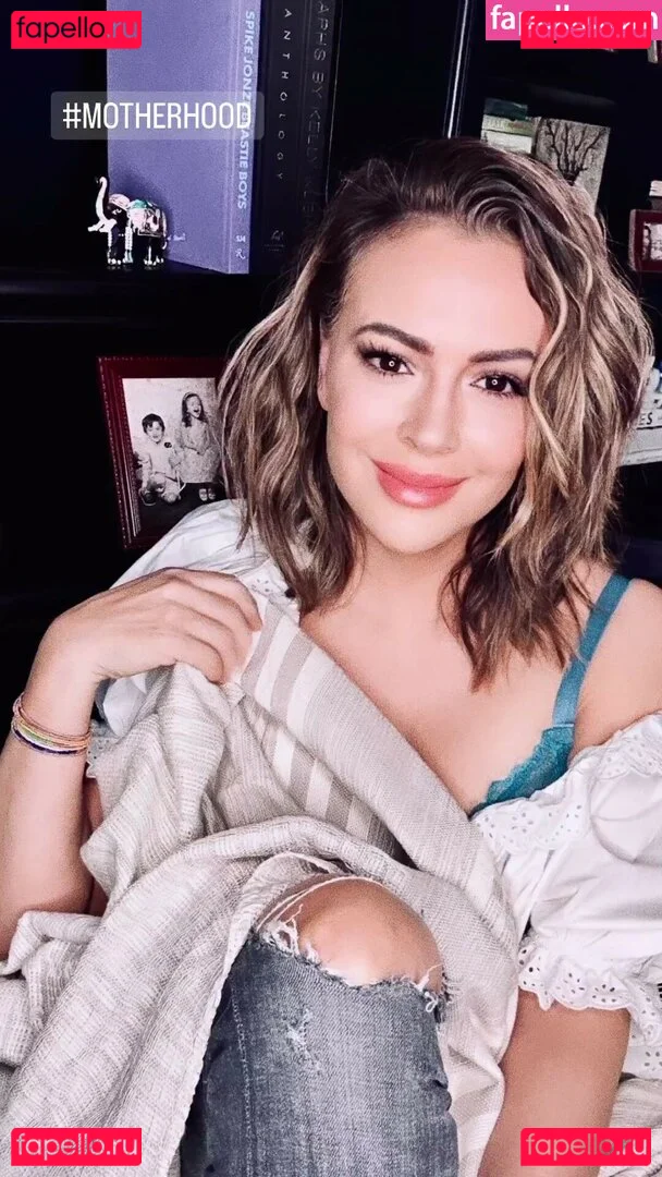 Alyssa Milano Onlyfans Photo Gallery 