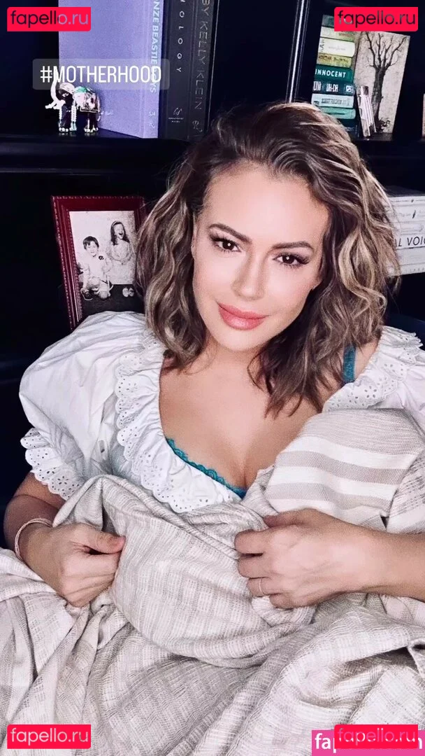 Alyssa Milano Onlyfans Photo Gallery 