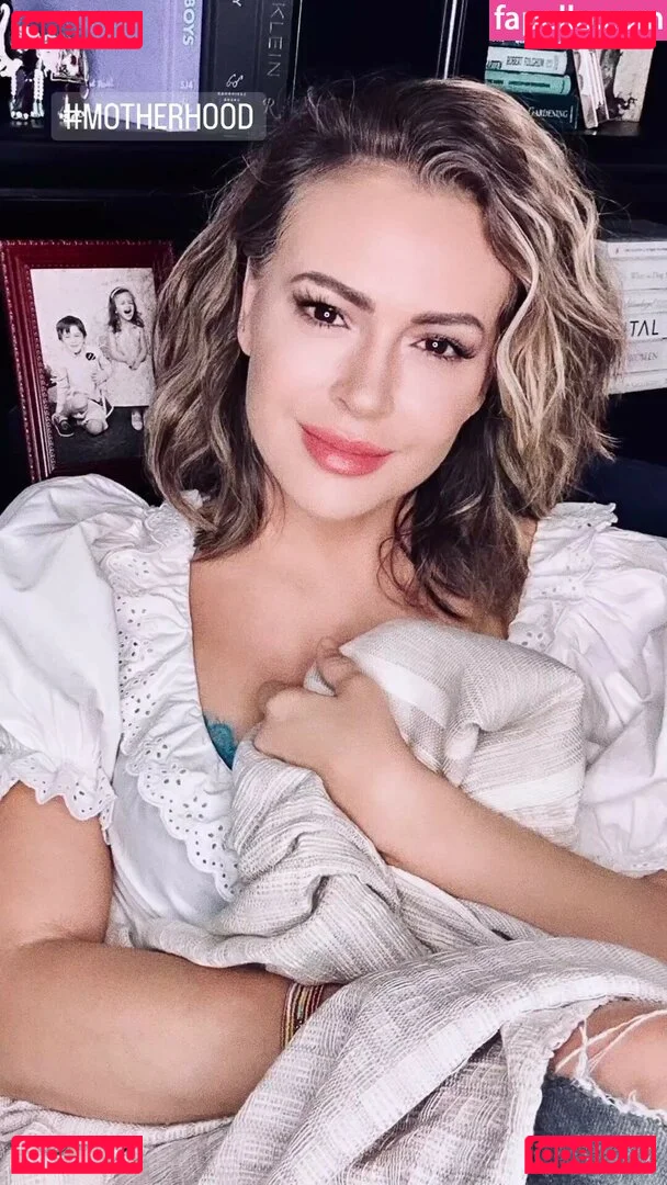 Alyssa Milano Onlyfans Photo Gallery 
