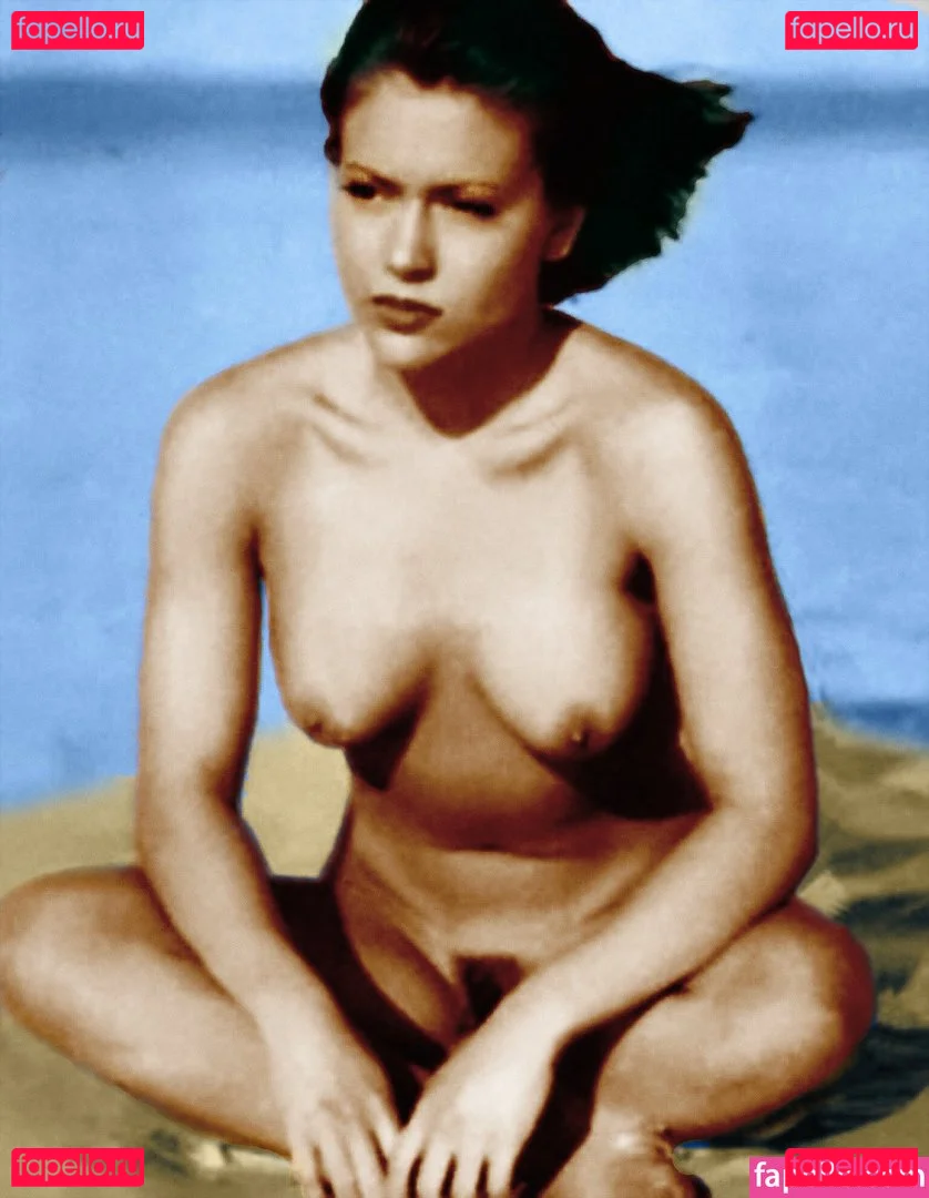 Alyssa Milano Onlyfans Photo Gallery 