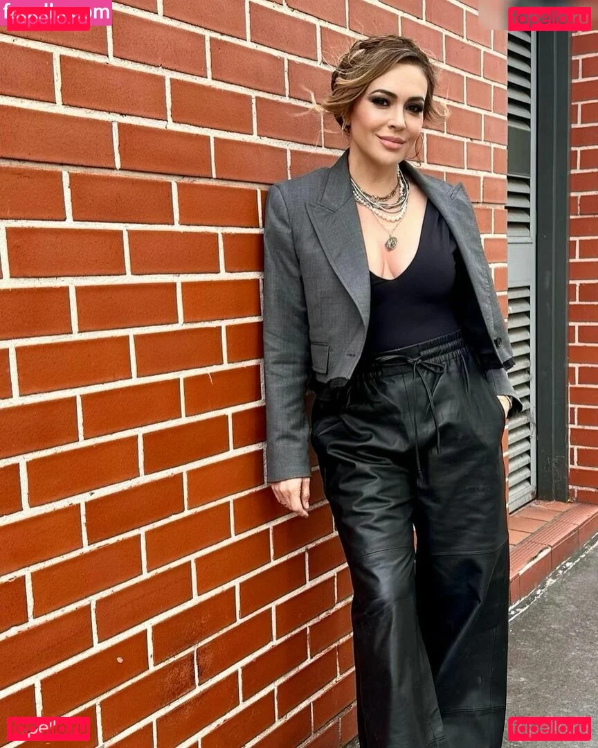 Alyssa Milano Onlyfans Photo Gallery 