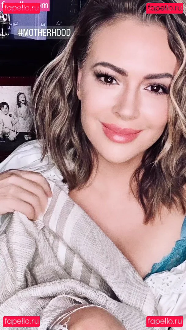 Alyssa Milano Onlyfans Photo Gallery 