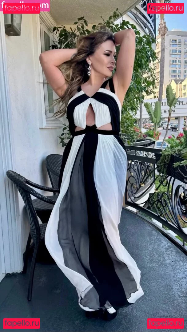 Alyssa Milano Onlyfans Photo Gallery 