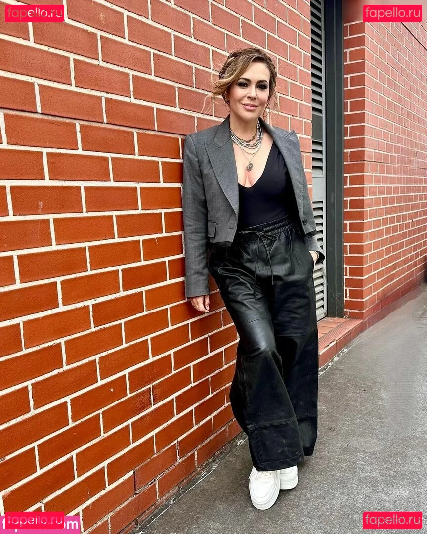 Alyssa Milano Onlyfans Photo Gallery 