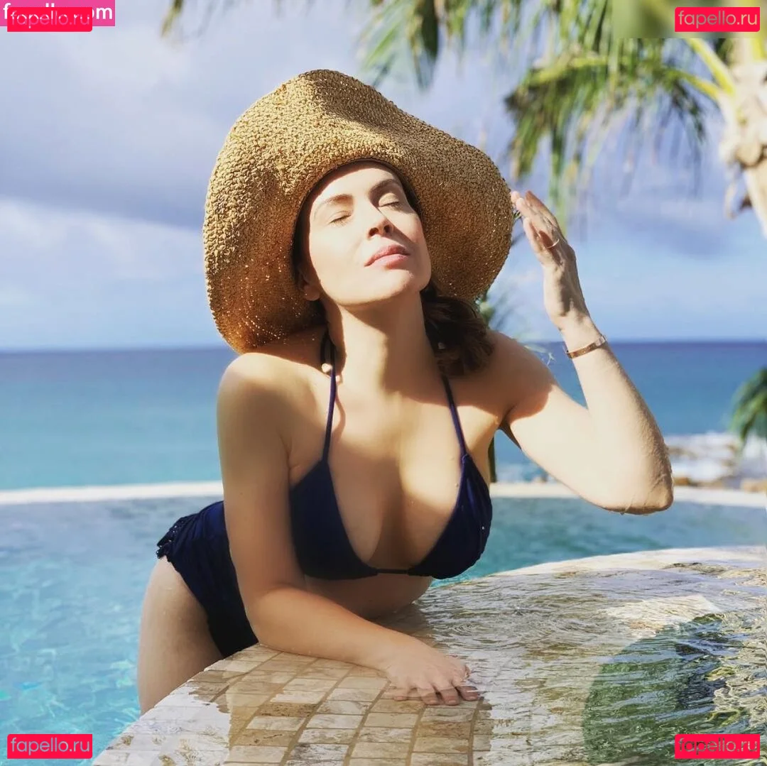 Alyssa Milano Onlyfans Photo Gallery 