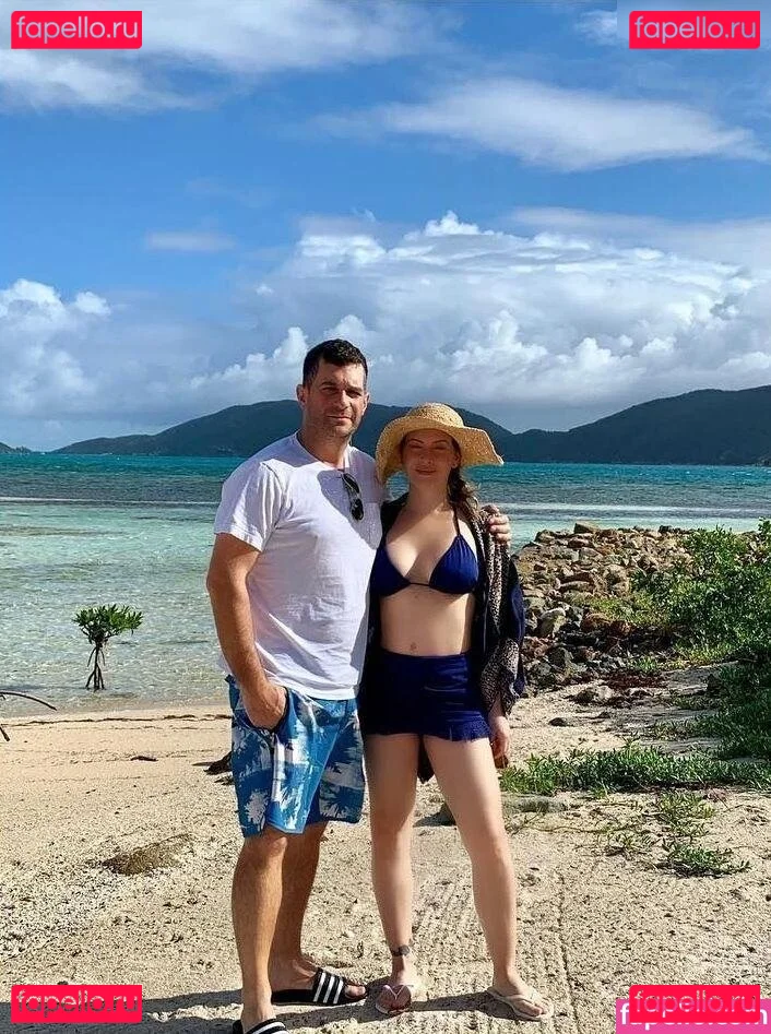 Alyssa Milano Onlyfans Photo Gallery 