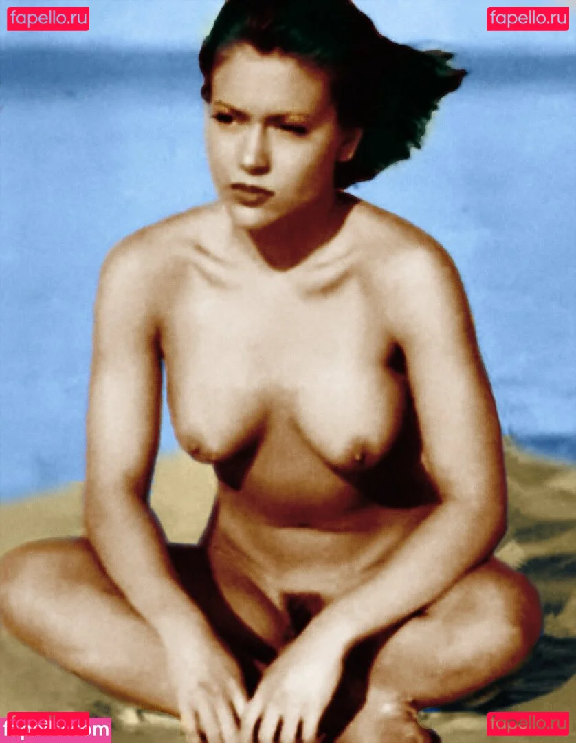 Alyssa Milano Onlyfans Photo Gallery 