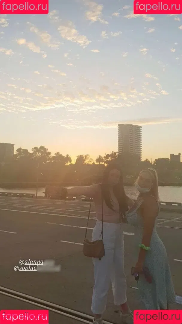 Alanna Onlyfans Photo Gallery 