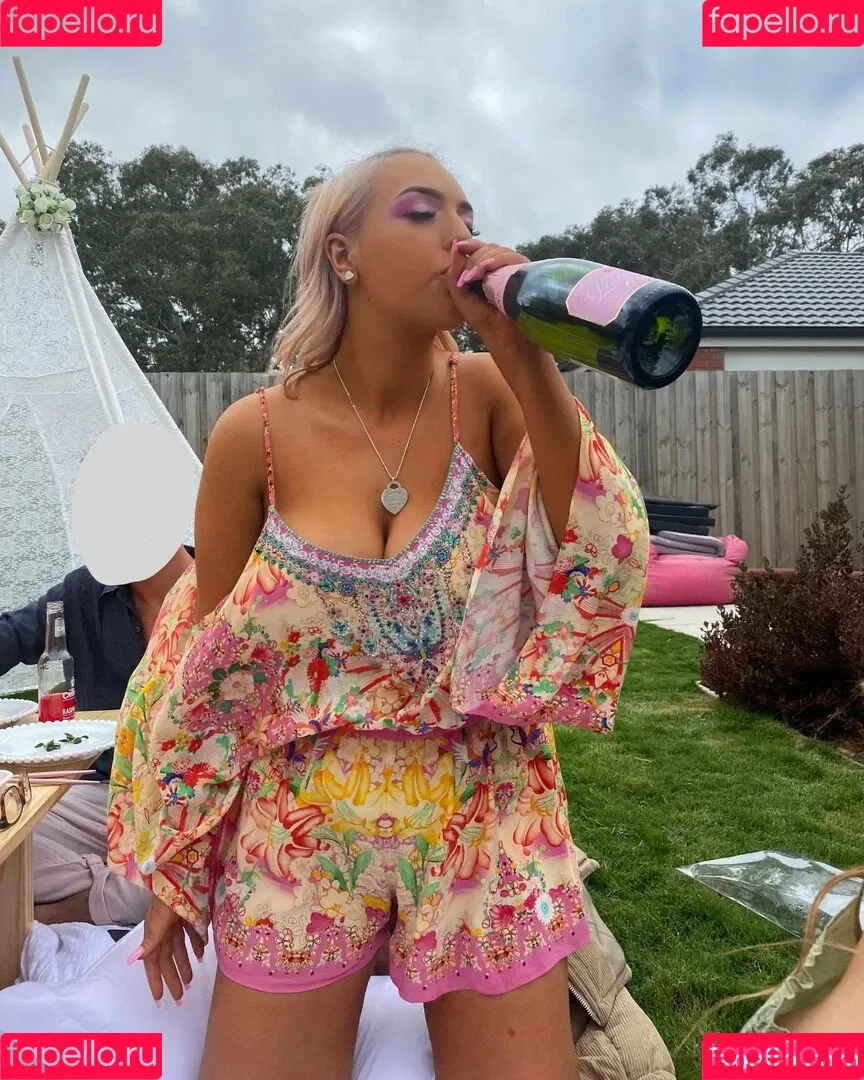 Alanna Onlyfans Photo Gallery 