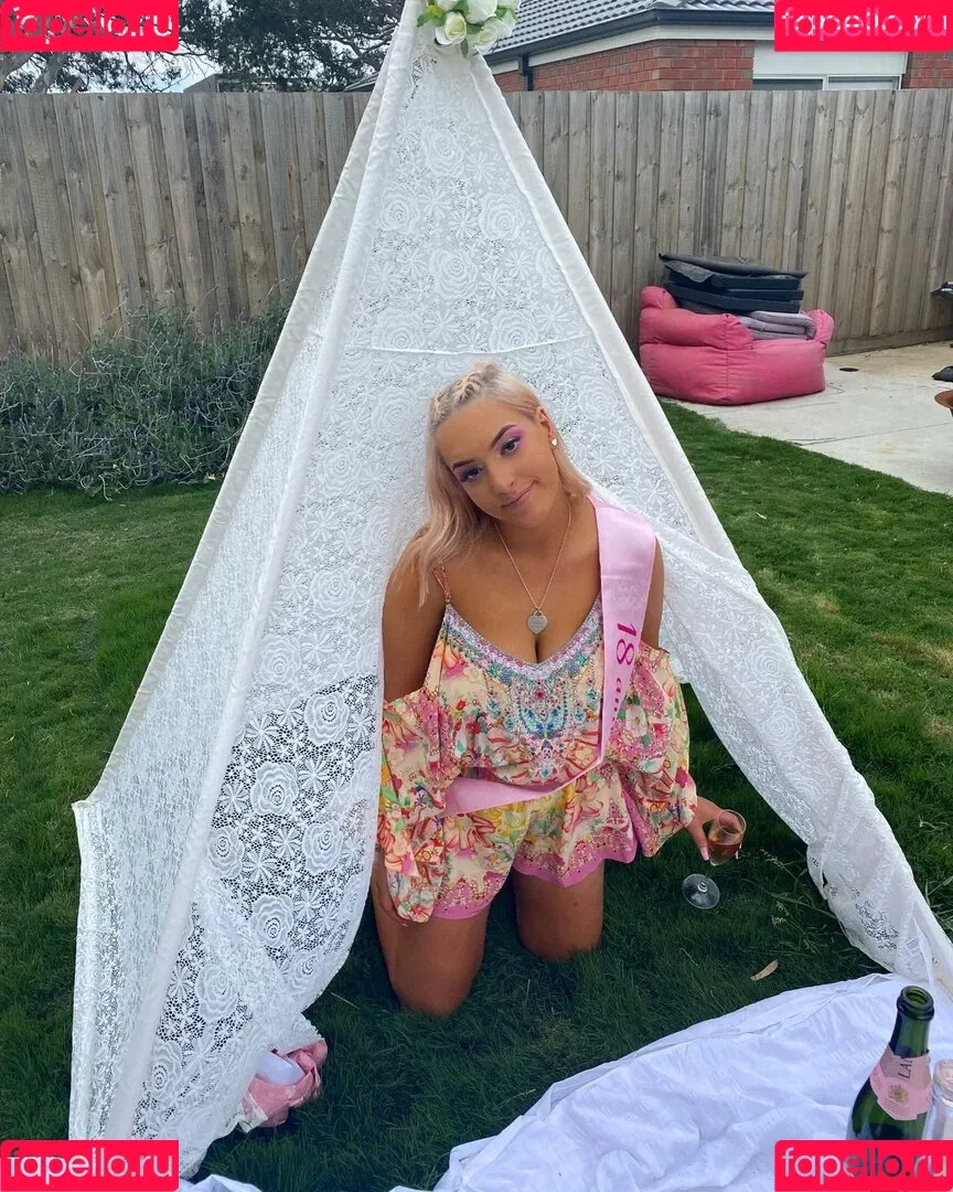 Alanna Onlyfans Photo Gallery 