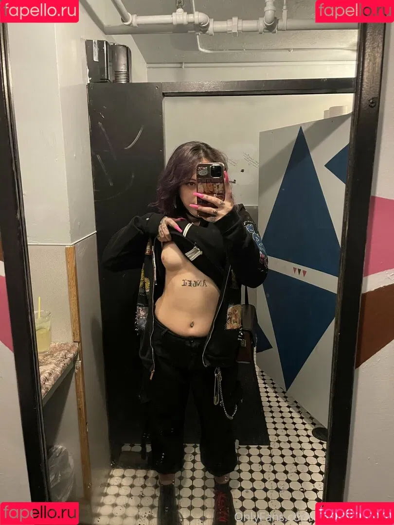 virginitysmiles Onlyfans Photo Gallery 