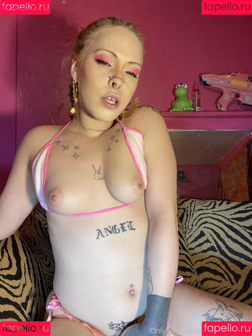 virginitysmiles Onlyfans Photo Gallery 