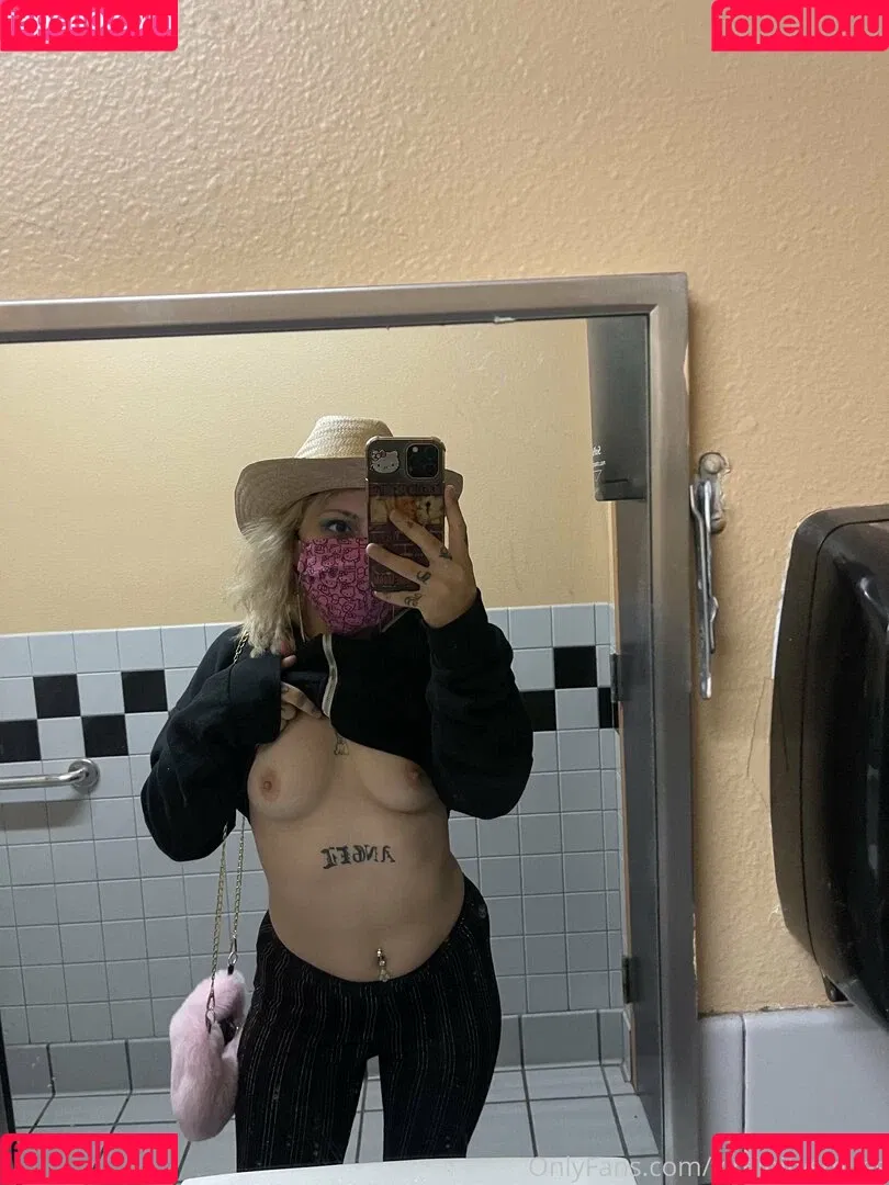 virginitysmiles Onlyfans Photo Gallery 