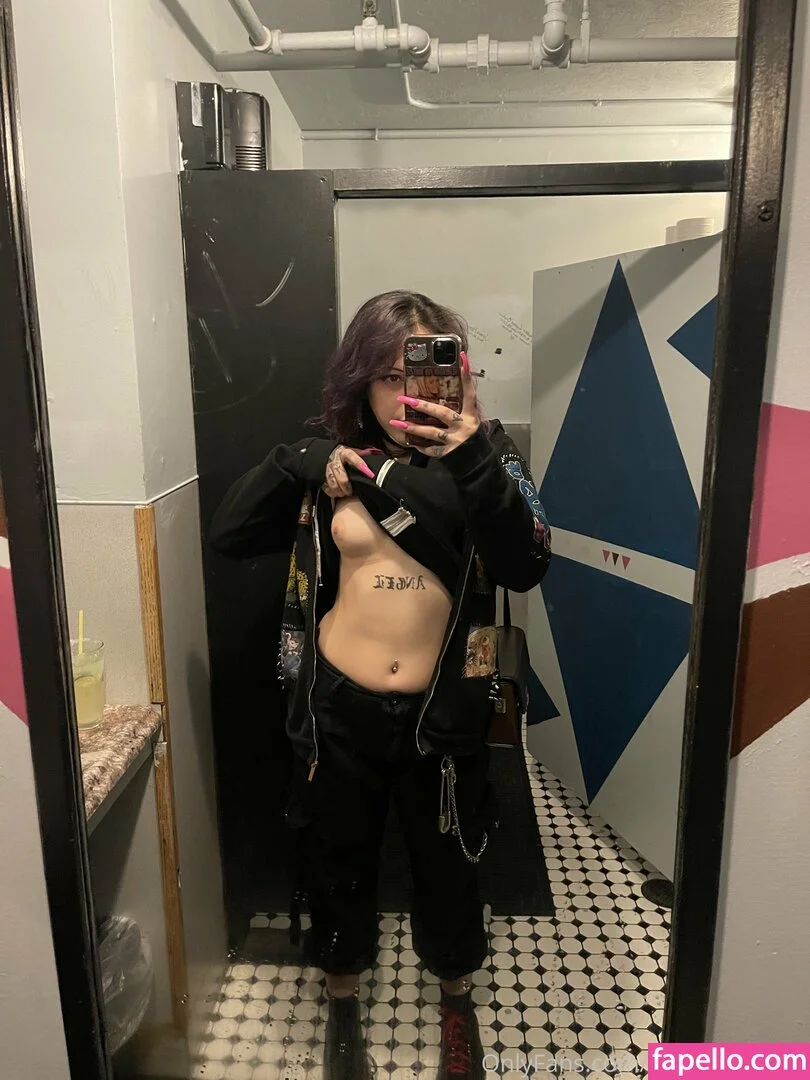 virginitysmiles Onlyfans Photo Gallery 