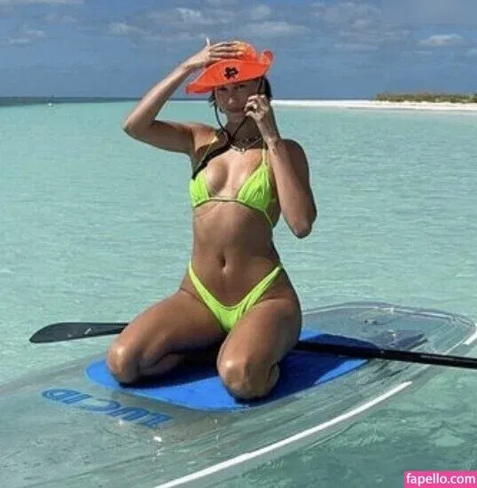 Hailey Bieber Onlyfans Photo Gallery 