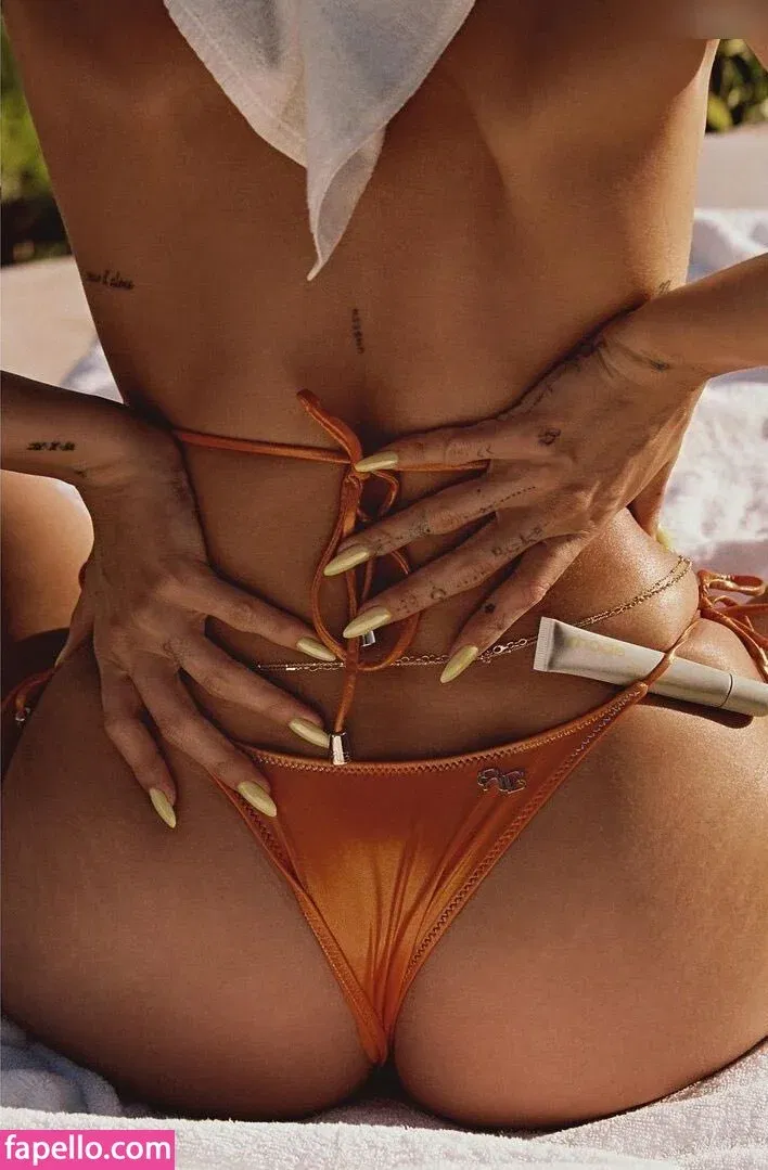 Hailey Bieber Onlyfans Photo Gallery 