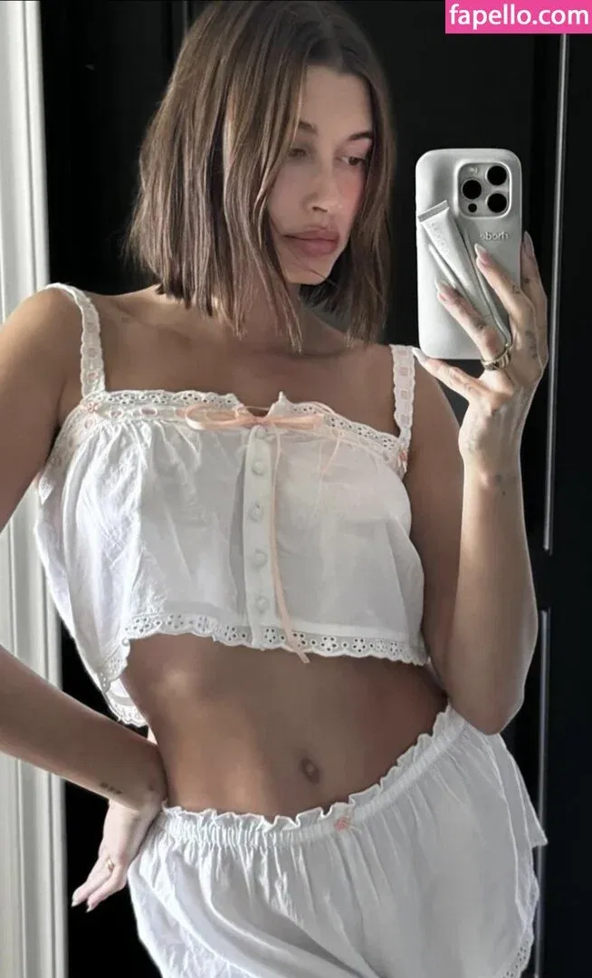 Hailey Bieber Onlyfans Photo Gallery 