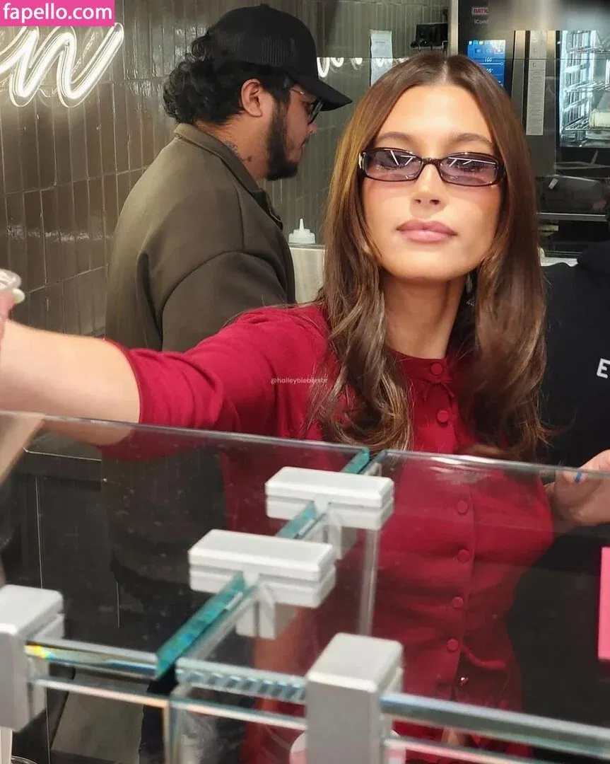 Hailey Bieber Onlyfans Photo Gallery 