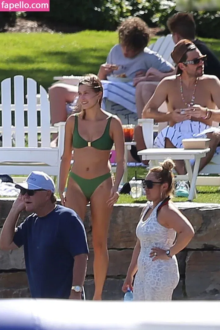 Hailey Bieber Onlyfans Photo Gallery 