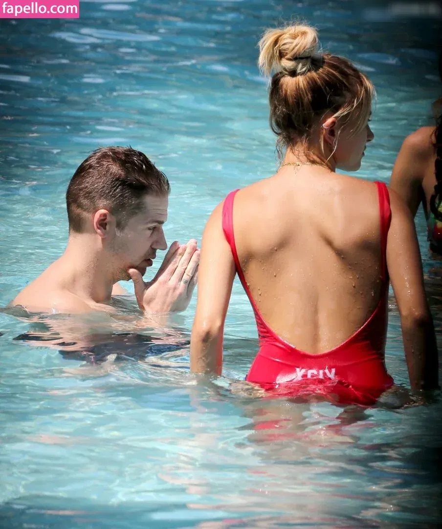 Hailey Bieber Onlyfans Photo Gallery 