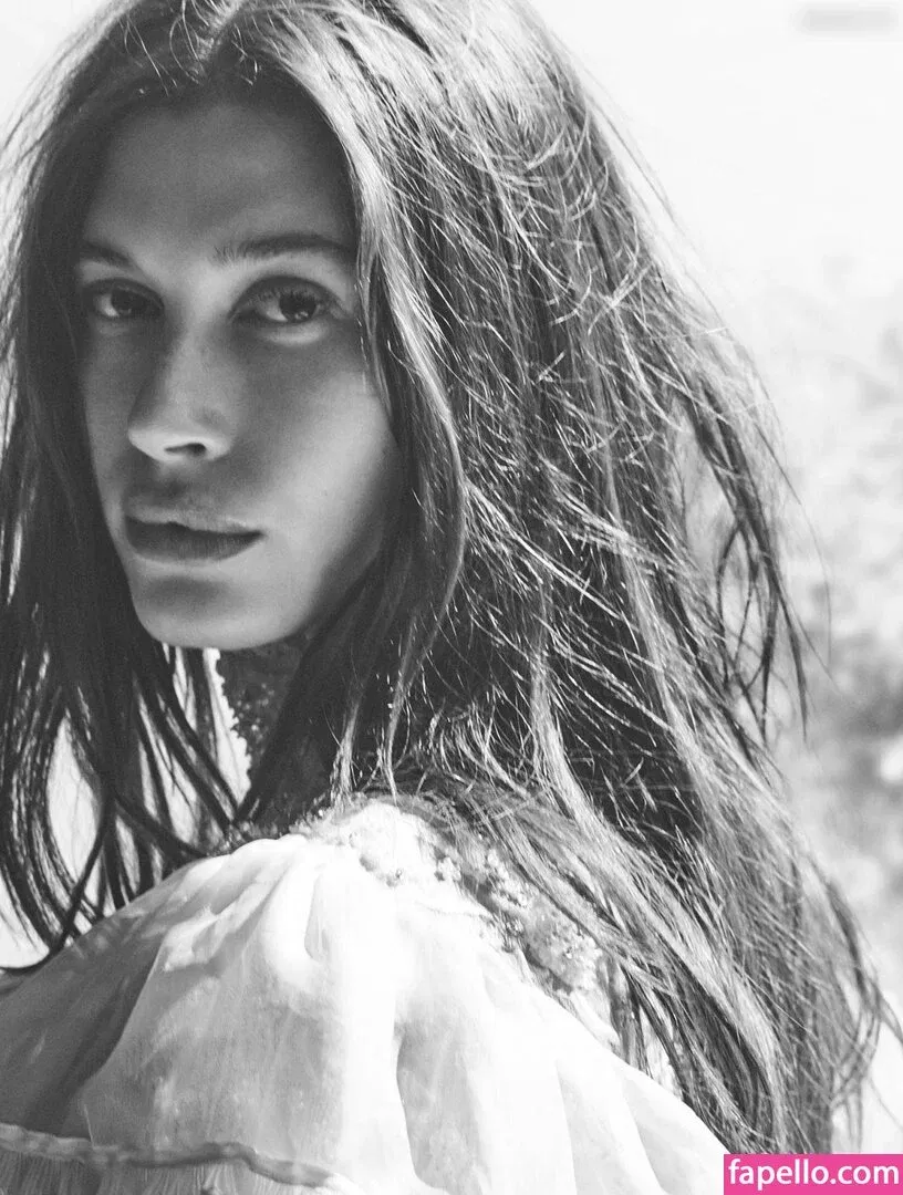 Hailey Bieber Onlyfans Photo Gallery 