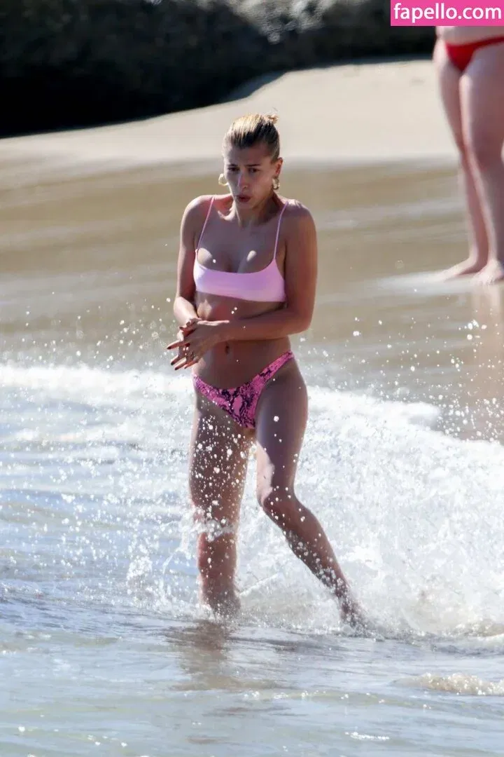 Hailey Bieber Onlyfans Photo Gallery 