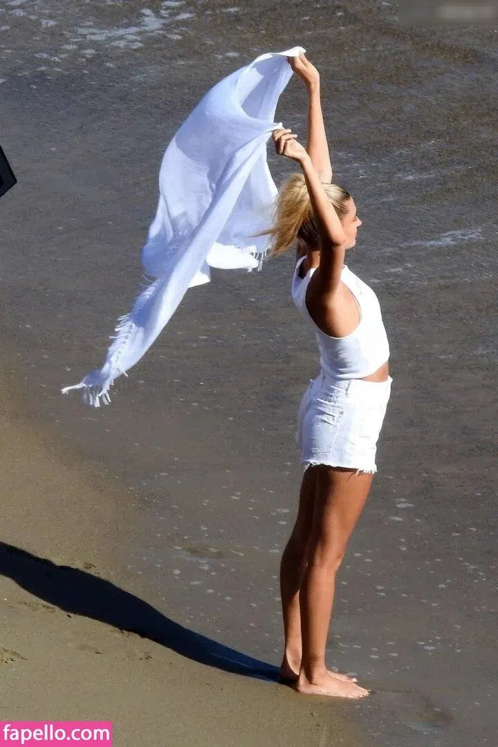 Hailey Bieber Onlyfans Photo Gallery 