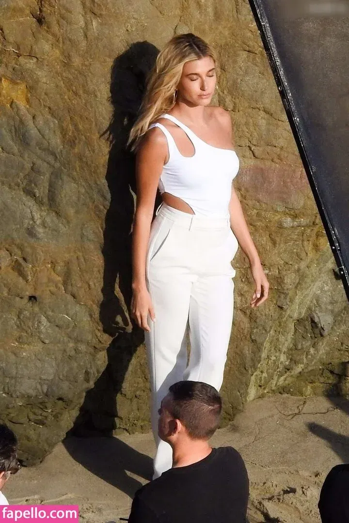 Hailey Bieber Onlyfans Photo Gallery 