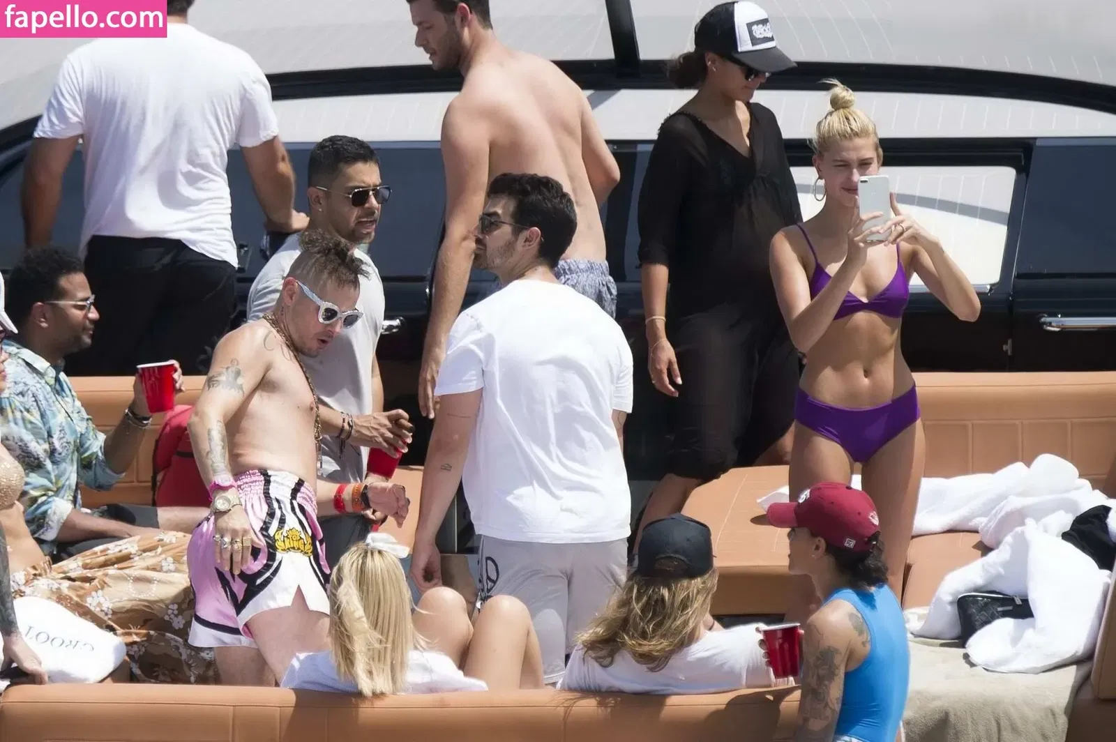 Hailey Bieber Onlyfans Photo Gallery 